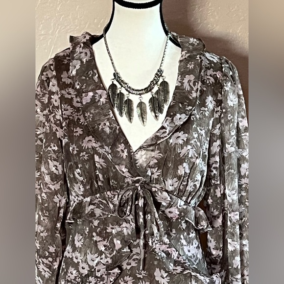 Storia Floral Ruffled Dress - Picture 2 of 9